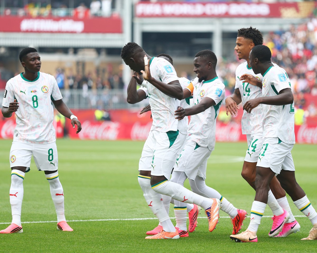 GoalJP_Official's tweet photo. 🇸🇳 セネガルが大勝でグループ3位！🇮🇶

13分に退場者を出したイラクから、途中出場のパプ・ゲイェの2得点などで大量5ゴール！

大勝のセネガルは各グループ3位のチームの中で暫定5位に入り、決勝トーナメント進出の可能性を残して他グループの試合の結果待ちに。

セネガル 5-0 イラク https://t.co/OGA83dbxCf