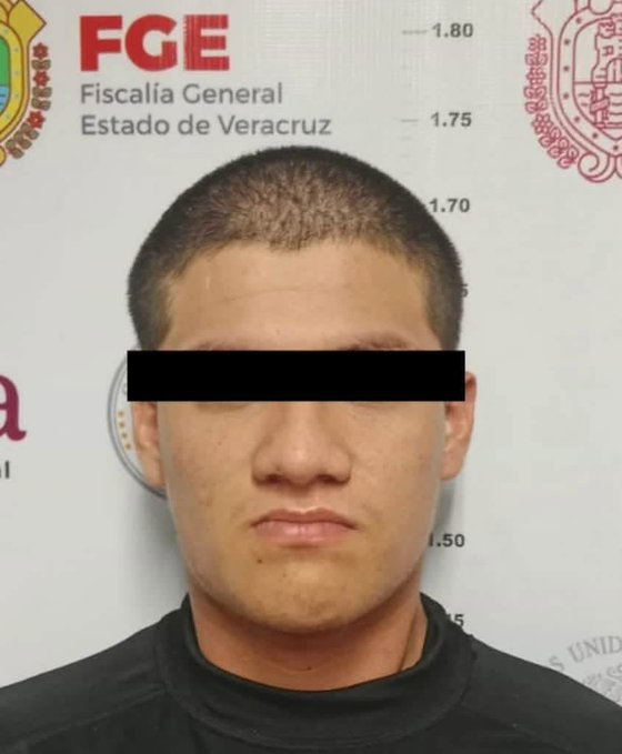 monicagarzag's tweet photo. Fue detenido José 'N', alias 'Delta 7', por su presunta participación en el secuestro de la periodista Roxana Guzmán Ramírez en Veracruz.
Cuatro policías de Ixhuatlán del Sureste, incluido un comandante, también fueron detenidos por este caso. Las labores de búsqueda continúan. https://t.co/bp3gTI9CaK