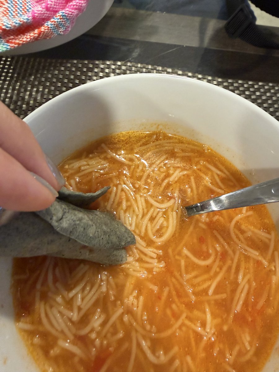 arrobaTania's tweet photo. A donde quiera que vaya o esté. 
Siempre querré una sopita de fideo con tortilla azul. https://t.co/ACMsvypyTe