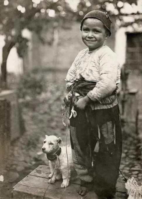 TurkunDunyasi's tweet photo. 1919, Bir Türk çocuğu. https://t.co/l8IfMCwCtT