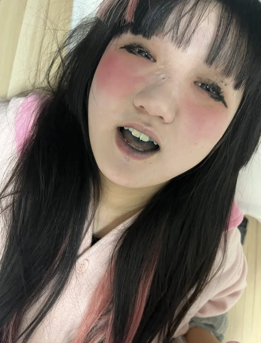 usakksi's tweet photo. くれあさんがゾンビ化してて笑えない… https://t.co/wssfaBz4bu