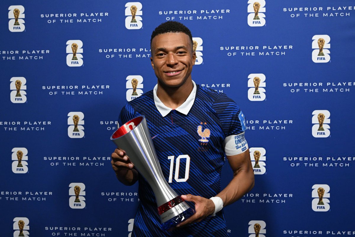 ActuFoot_'s tweet photo. Tout le monde est content. 😁🇫🇷 https://t.co/s4m6EFkXlA