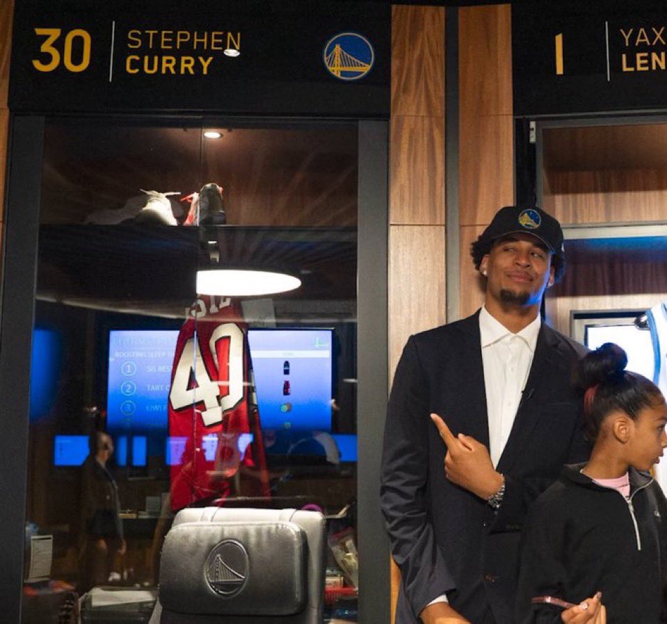 Steph Curry Muse tweet media
