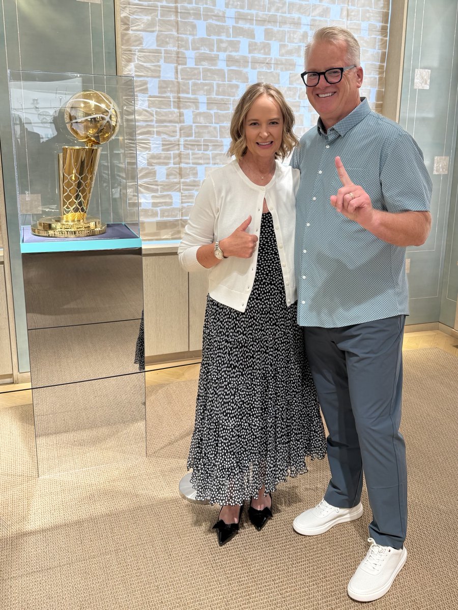 605Hanson's tweet photo. New York highlights. Angelo’s Pizza, Birdland Theatre and Jazz, the Charging Bull in the Financial District, and the NBA Championship trophy. I haven’t even included the Soccer mania, New York food trucks, and The Plaza experience. Great few days here. A city that never sleeps. https://t.co/5h3BeWJ9lK
