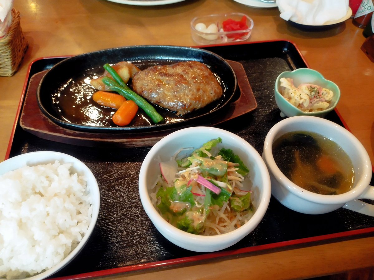 1972tyty's tweet photo. 昨日の昼飯に久しぶりの三荘に行ってきました😊美味かったです😋ハンバーグとキッシュー最高でした🙆🤤🌟
#札幌グルメ #三荘 #ログハウスレストラン https://t.co/3HPjHlUrU5