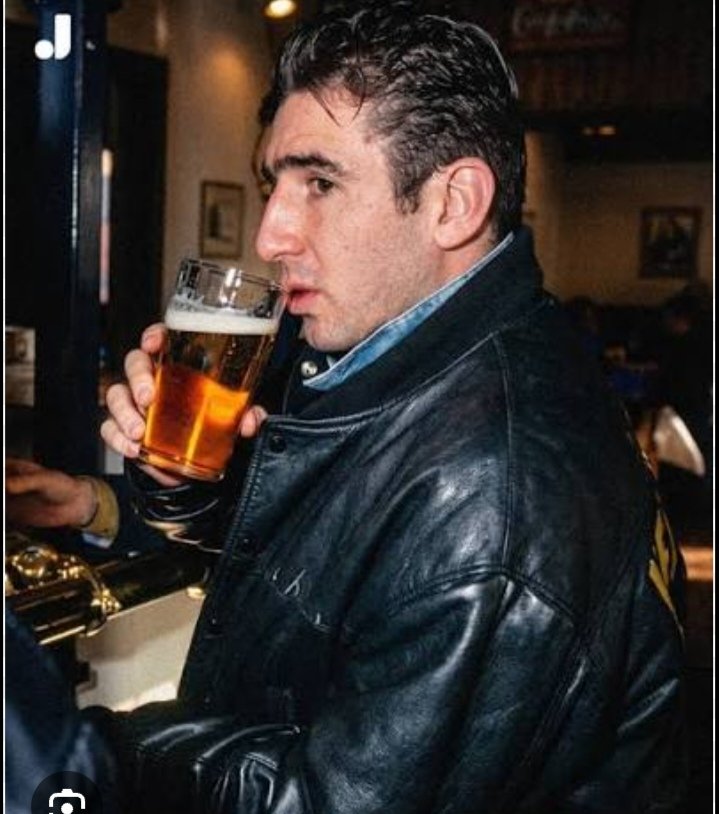 MUFC_Gravesend's tweet photo. Hydration Break.. 🍺
The prospect of signing for Sheffield Weds in the morning.. https://t.co/8QRyTEXVsI