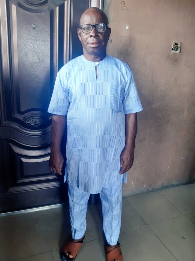Ressien8's tweet photo. 𝙼𝚢 𝚙𝚘𝚙 𝚍𝚊𝚍𝚍𝚢 𝚜𝚕𝚊𝚢𝚒𝚗𝚐 𝚒𝚗 𝚑𝚒𝚜 𝚐𝚕𝚊𝚜𝚜𝚎𝚜 https://t.co/TwPziGhW99
