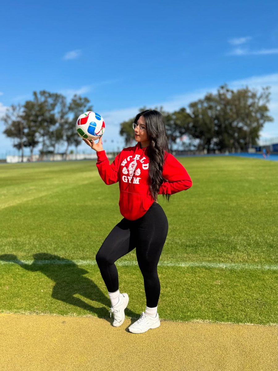 WorldGymMexico's tweet photo. Andamos con muchas vibes del mundial, que no me podía quedar atrás 🇲🇽😌💚

Usa mi código: MICH para un 10% de descuento en tu membresía (válido en todas las sucursales de México)🇲🇽

#mundial #worldgym #gym #gymgirl https://t.co/cq2d76CuB4