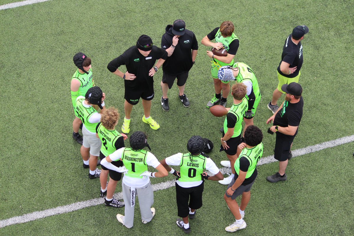 CoachBrownGE's tweet photo. Thankful to spend the spring with @PickCityElite. It was a privilege to work with a group that competed and developed every week. I am grateful to have been a small part of your journey and can’t wait to see your hard work translate to the fall. 🏈🟢#WHYNOTUS https://t.co/Pse8xOwGfh