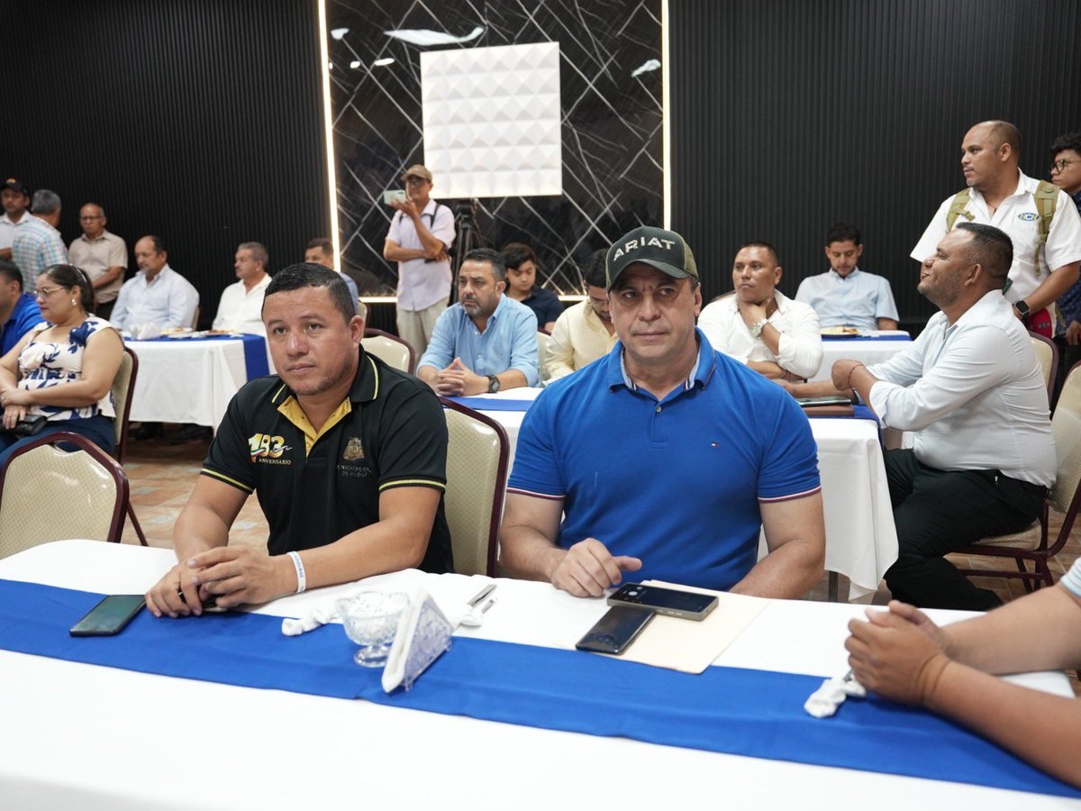 TommyZambranoM's tweet photo. ¡Los nacionalistas seguimos unidos y trabajando por Honduras! Hoy sostuvimos una importante reunión con los alcaldes nacionalistas del departamento de El Paraíso para coordinar esfuerzos, fortalecer la gestión municipal y continuar impulsando proyectos que beneficien a nuestra gente.

De la mano del presidente Papi a la Orden, seguimos construyendo el camino hacia una Honduras con más desarrollo, oportunidades y esperanza para todos. ¡El compromiso es con el pueblo hondureño!