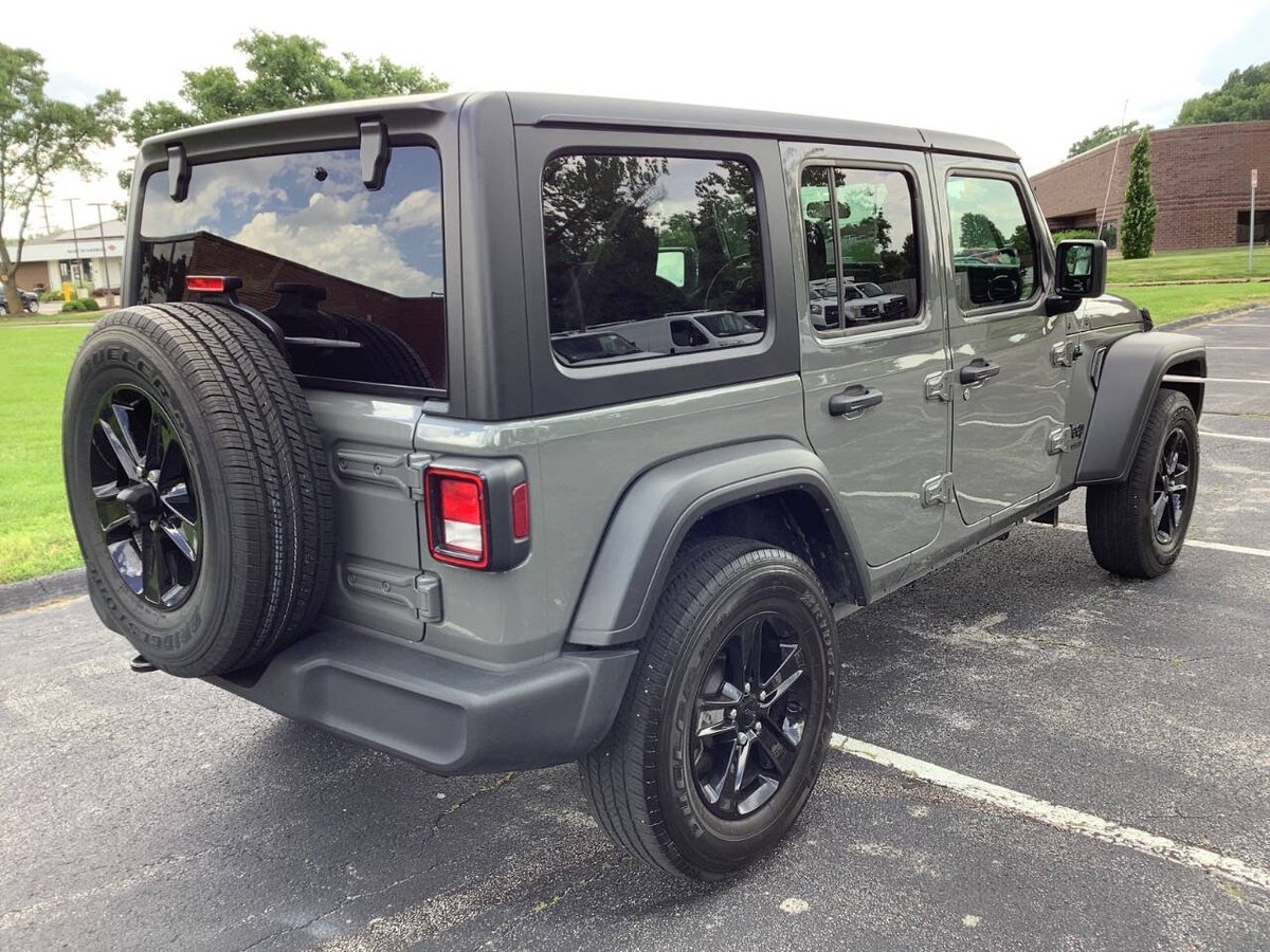 countyautostl's tweet photo. Absolutely perfect showroom condition 2022 Wrangler Sport Altitude which is fully stock and never taken off-road with 19k miles! This one comes inspected and has a clean title. You won't find another one like it! Ready to go! $29,999. Visit our website at https://t.co/0YLE5IFa3Q https://t.co/ntZNouj8EQ