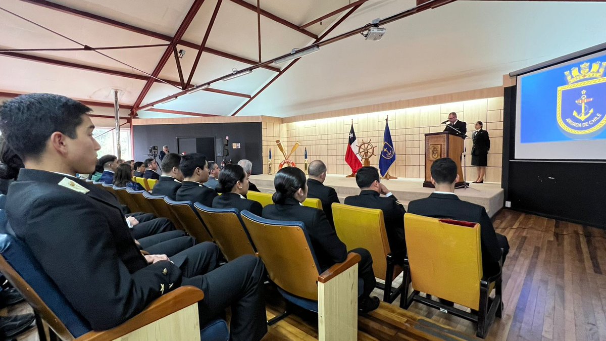 maritgobvld's tweet photo. ANIVERSARIO 208° DE LA MARINA MERCANTE NACIONAL #Valdivia.- El día 26 de junio se realizó una ceremonia conmemorativa en el Auditorio de la Facultad de Ingeniería Naval de @FCIUACh, ocasión en la que se condecoró a oficiales y tripulantes por años de embarco en naves mercantes. https://t.co/ypLj3kPlMj