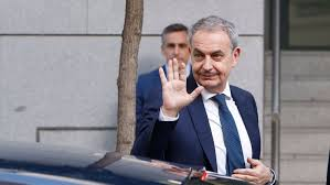 asperomundo's tweet photo. El informe de la UDEF sobre Zapatero no es una verdad revelada. Es una hipótesis de investigación y todos sabemos cómo es la policía lanzando hipótesis.
El juez que no lo cuestiona no está protegiendo el Estado de derecho. Estaba delegando en la policía su función más esencial, la garantista.
Una parte de esa función es expurgar el informe de contenidos innecesarios.
El resultado es la publicación de alrededor de dos mil páginas de conversaciones privadas de Zapatero.
Algo más propio de un estado policial.
https://t.co/rOqVW2Mshb
@cuervingenuo
@mocliamgez
@Gui_Baskerville
@BareaIlsa2
@ahonram