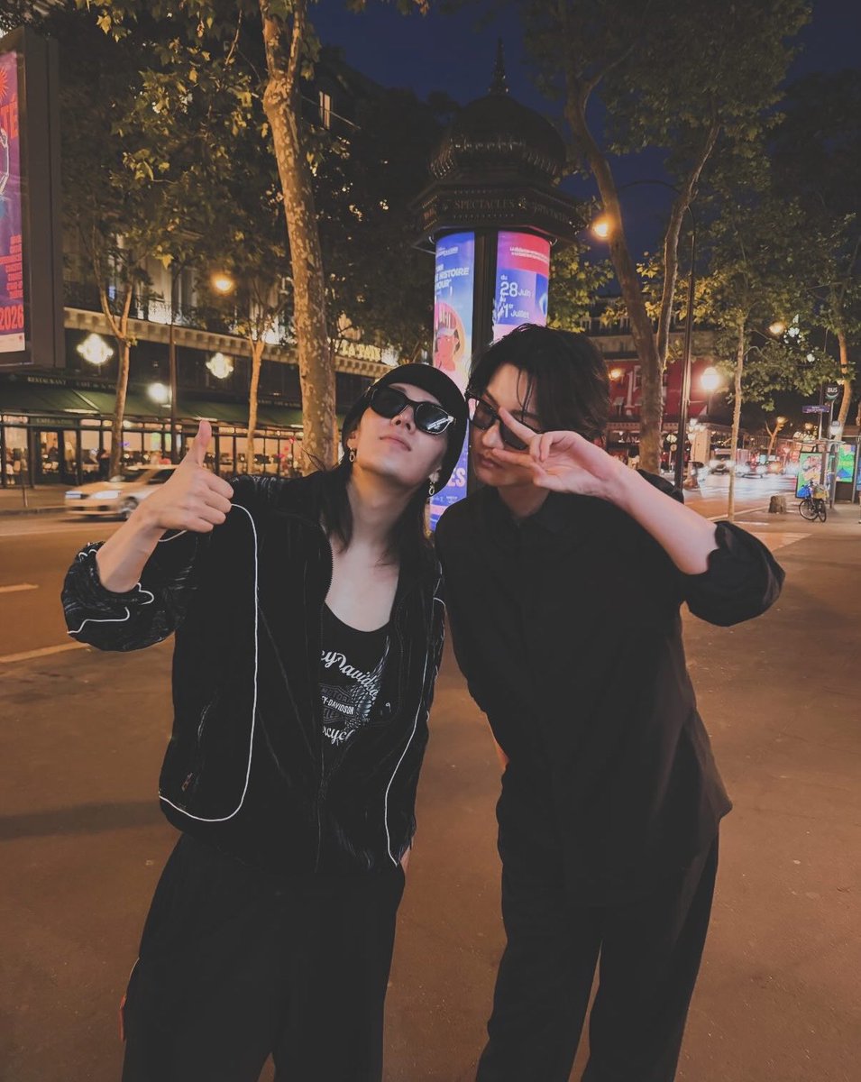cherrymists's tweet photo. YOU CAN’T SEPARATE TWO BAD BITCHES https://t.co/Us8eRioNXp