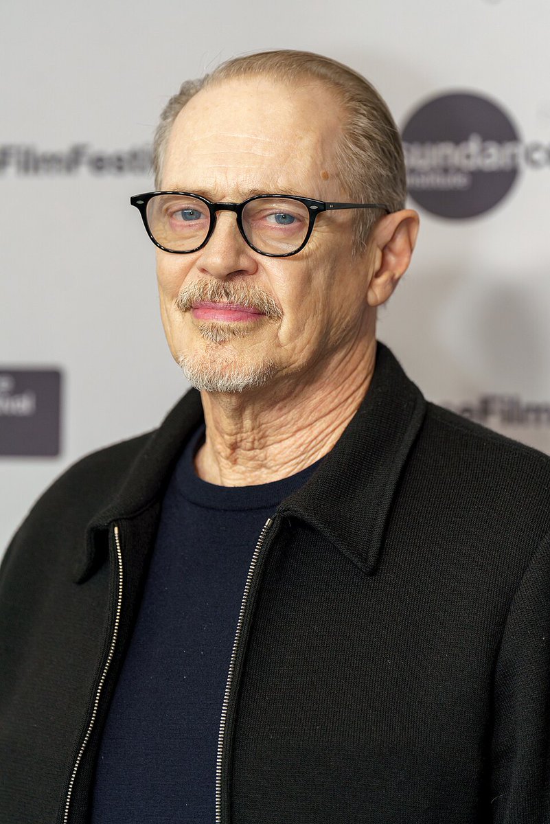 JCB0704's tweet photo. @FH_thecrack @aliencitogei Eso pensé yo, pero en inglés igual, Billy Crystal y John Goodman regresaron, aunque en castellano Randall tuvo otra voz, pero fue por la localización del doblaje distinta al actor de doblaje, aunque Steve Buscemi si fue Randall en la serie en inglés. https://t.co/mLBTz9Zzn9