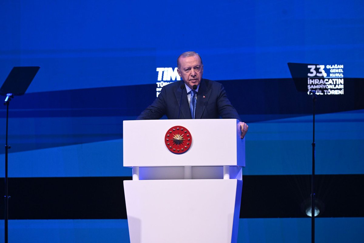 ibrahim_Burkay's tweet photo. Cumhurbaşkanımız Sayın Recep Tayyip Erdoğan’ın teşrifleriyle düzenlenen @turkihracat İhracatın Şampiyonları Ödül Töreni’nde ödül alan tüm ihracatçılarımızı gönülden kutluyorum.

Törende Sayın Cumhurbaşkanımızın açıkladığı, reeskont kredilerinin günlük limitinin 5 milyar TL’ye çıkarılması müjdesini de memnuniyetle karşıladık. İhracatçılarımızın finansmana erişimini güçlendirecek bu önemli destek dolayısıyla Sayın Cumhurbaşkanımıza teşekkür ediyorum. @RTErdogan
