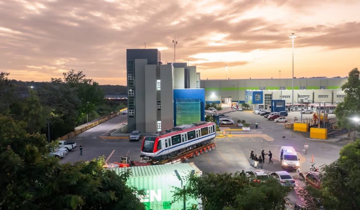 RafaelBeriguete's tweet photo. Llegan 3 vagones nuevos que confirman el sexto tren de la serie 7, el Metro de Santo Domingo cada día se fortalece mucho más👏🏻 https://t.co/65jiF13aLR
