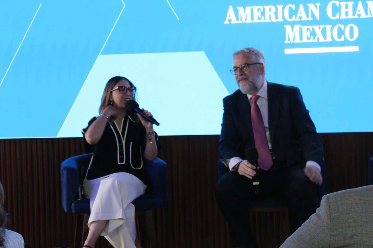 STPS_mx's tweet photo. La Secretaría del Trabajo y Previsión Social mantiene un diálogo abierto con los sectores productivos. Tras reunirse con la @AmChamMexico, Alejandro Salafranca destacó la importancia de una implementación viable y plenamente alineada al espíritu de la reforma laboral de 40 horas. https://t.co/zgxrxMCZSW