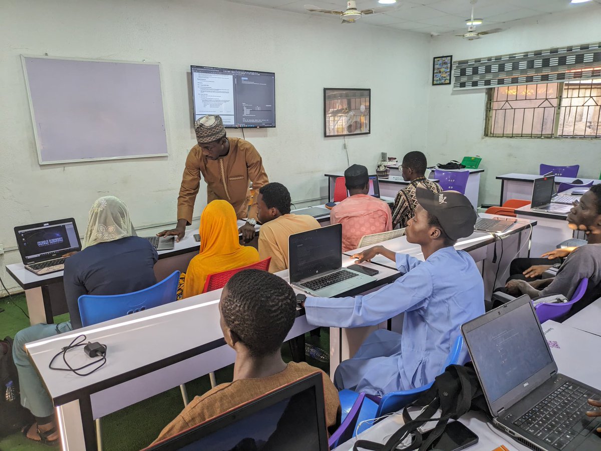 THE_CYBRARIANS's tweet photo. #Day 6 of the Cyberlab Challenge: Wireshark + DNS .
Captured live DNS traffic, broke down queries &amp; responses. Same tool that helps you defend can also help an attacker recon, today we saw both sides
Session by @omotosho_oniye _oniye. All thanks to @CiscoNetAcad . #TheCybrarians https://t.co/hBqO4Ba55c