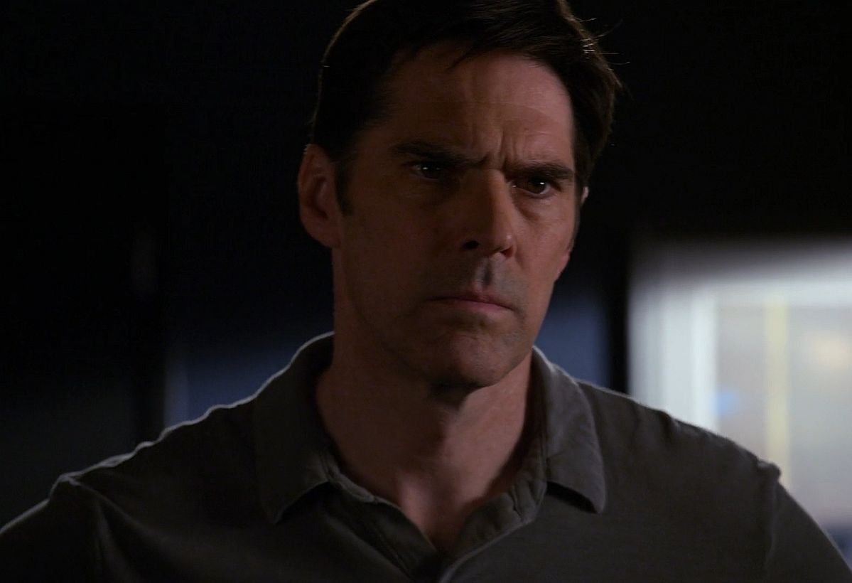 dontemilyyyyme's tweet photo. HOTCH &amp; ONE BUTTON UNDONE 😩 https://t.co/dSQ9vy8SQy