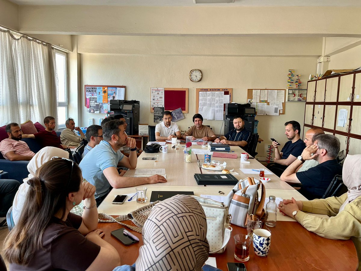 HacOden's tweet photo. 2025-2026 Eğitim Öğretim Yılı sene sonu öğretmenler kurulu yapıldı. Eğitim Öğretim yılının genel bir değerlendirilmesi yapıldı. Öğretmenlerimize özverili çalışmalarından dolayı teşekkür ederiz. https://t.co/ZFuUgTAiqk