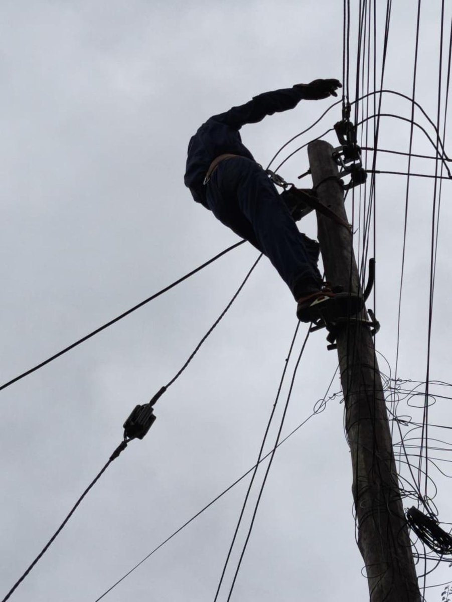 electrickutopia's tweet photo. Global &amp; Kenya power line safety guide: hazards, voltage risks, arc flash, accidents and prevention for workers global safety tips. Read more...
https://t.co/PQFFpEq79N https://t.co/FXEKlbLj6z