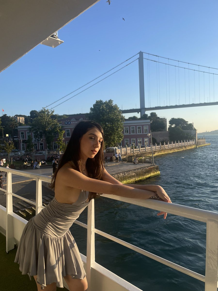 eluyce's tweet photo. bir boğaz fotoğrafımız olmasın mı şimdi https://t.co/bgvV51trr9