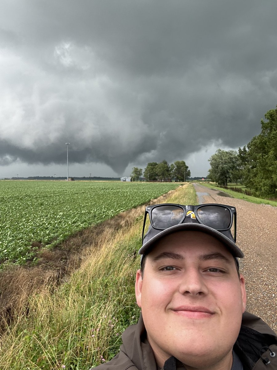 RyanHays123's tweet photo. Tornado near Wyatt MO @NWSPaducah https://t.co/uSke3h7Mr7