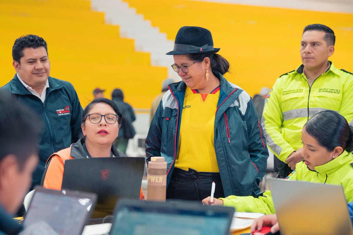 lourdestiban1's tweet photo. En mi condición de Presidente del COE 
Agradezco a todas las autoridades e instituciones Por la activa participación en este simulacro para una eventual erupción del Cotopaxi. Esta actividad nos permite estar sintonizando con lo que podría pasar 💙❤️👏👏🙏🙏 https://t.co/n5sXVoBFdE