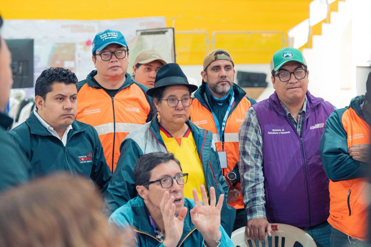 lourdestiban1's tweet photo. En mi condición de Presidente del COE 
Agradezco a todas las autoridades e instituciones Por la activa participación en este simulacro para una eventual erupción del Cotopaxi. Esta actividad nos permite estar sintonizando con lo que podría pasar 💙❤️👏👏🙏🙏 https://t.co/n5sXVoBFdE