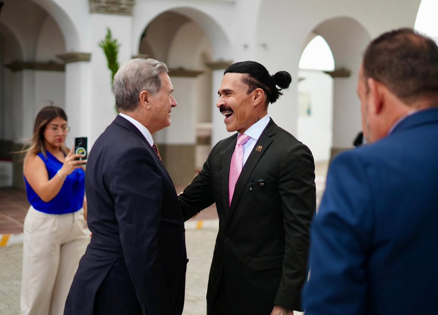 macu_ubaldo's tweet photo. El pueblo guatemalteco debe prepararse para Neto Bran. 
Las elites a nivel mundial saben que podria ser el mejor presidente de la historia de #Guatemala de todos los tiempo. Ya empieza a tener reuniones bilaterales con altos funcionarios europeos. 
#TeamNeto https://t.co/6QNKD2HREt