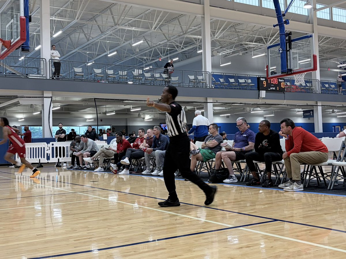 NextUpRecruits's tweet photo. Ohio State, Michigan State, TCU, Virginia Tech, Cincinnati, Xavier, WKU, College of Charleston, Toledo, Kent State, Duquesne, Robert Morris, Chattanooga, Bellarmine among others are in attendance for Lakota West (OH) vs. Romulus Summit (MI) at Midwest Live. https://t.co/bJMI9UpQV3