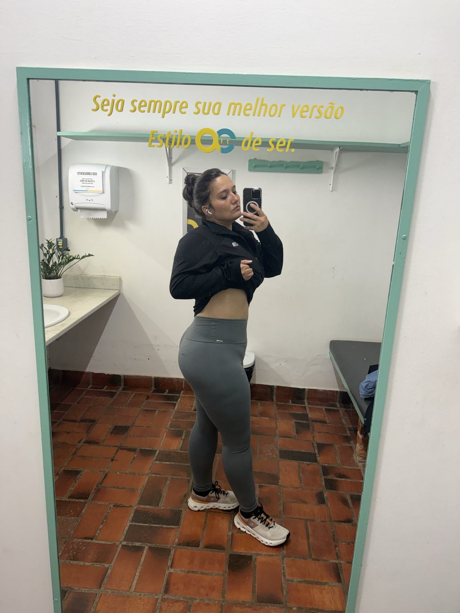 DaphHerself's tweet photo. Será que o projeto verão sai? https://t.co/qTC47OnIjb
