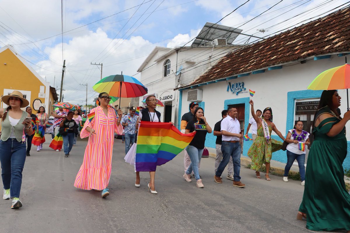 seincamp's tweet photo. En #Champotón acompañamos la Marcha de la Diversidad Sexual, un espacio que visibiliza, reconoce y celebra la lucha por la igualdad y el respeto a los derechos de las personas #LGBTTTIQ+
#GobiernoDeTodosTransforma
@AnaMex24 | @LaydaSansores https://t.co/nDyW1wJ8Il