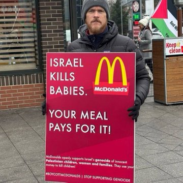 Motherl28134473's tweet photo. Do you boycott McDonald's? https://t.co/L8eAddVqWr