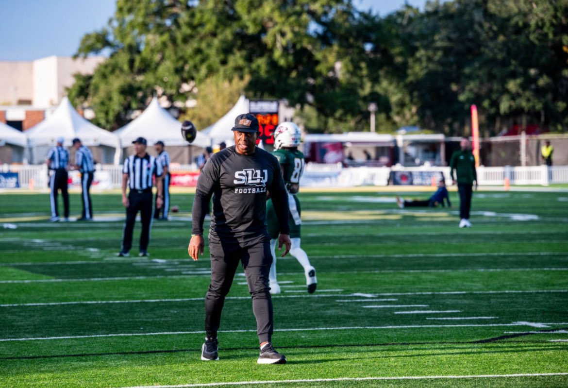 CoachSlaughter2's tweet photo. Complacency creates a blatant disregard for doing what is right. You can't do what you feel like doing. You have to choose to do the things that will help you accomplish the goals that you have. When you get complacent, you lose respect for winning. #ItsJustWork https://t.co/sCTIqAJnBj