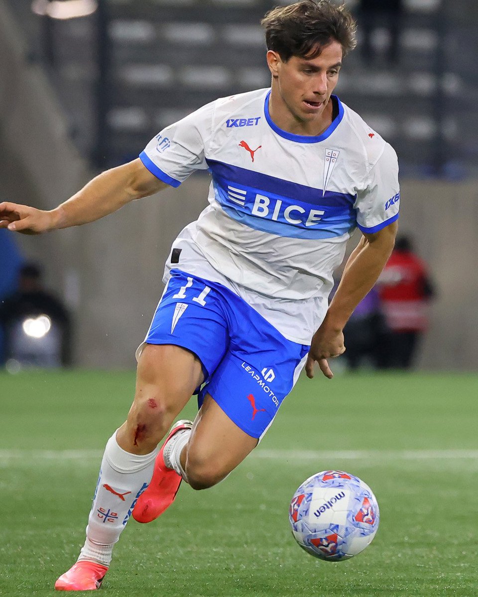 Cruzados's tweet photo. Clemente Montes, jugador del Plantel del Honor de Universidad Católica, sufrió una lesión en el pie derecho la que implicará una intervención quirúrgica poco invasiva que se realizará mañana sábado, en horario am, en la Red de Salud UC Christus de San Carlos de Apoquindo.
Los plazos de recuperación se estiman en algunas semanas y serán comunicados oportunamente a través de los canales oficiales de Cruzados.