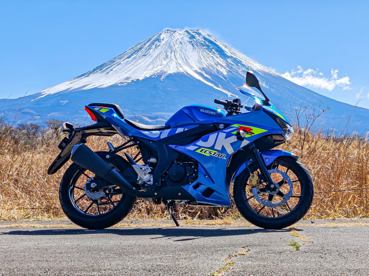 tomy_pic's tweet photo. #今のバイクを所有すると決めた１番の理由を手短に言う

通勤車両探してたらこのカラーの新車在庫があったので購入 https://t.co/hOu9J8u7mT
