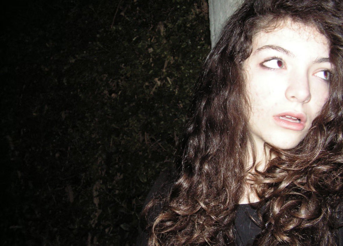 lordeacerve's tweet photo. fotos antigas da lorde postadas em seu website https://t.co/9XH6FTFldM