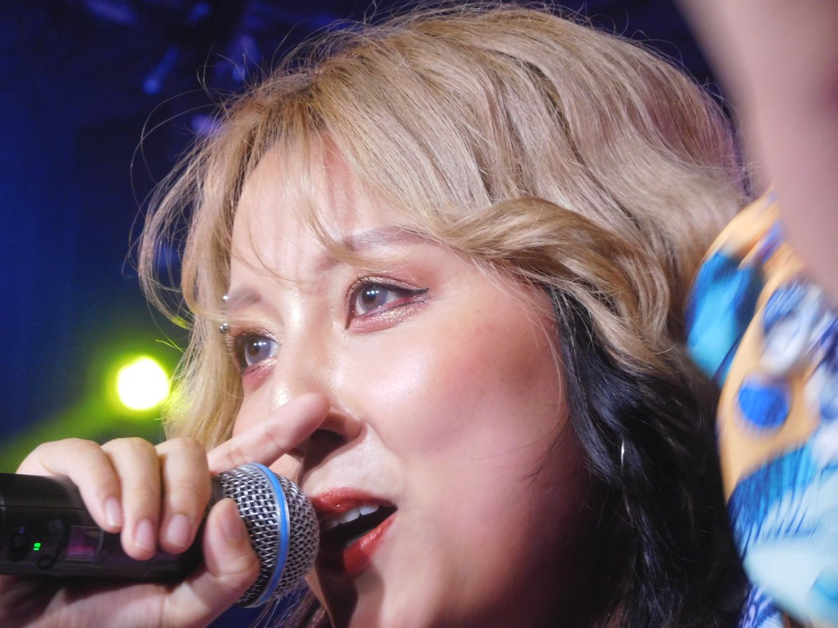 izu38sp's tweet photo. 秋葉原GALAXYへELLeちゃんを聴きに行く。
「ファンキーナイト」に続く新曲「ソロになった夜」を聴けて良かった。
躍動感あふれる姿が撮れたかな？

右眉毛につけた光り物お初だった？

#ELLe_icecrream
#ボイボイ https://t.co/ECaLH2jyBX
