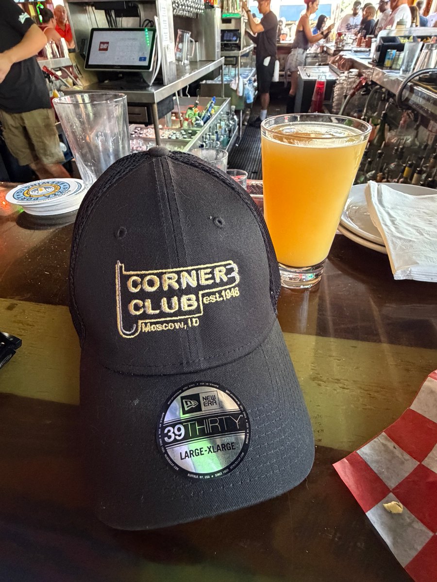 berniewilsonEC's tweet photo. Repping our beloved @cornerclub before Doyers-Friars. #GoVandals #FUBJC https://t.co/Eu84LtTeKO