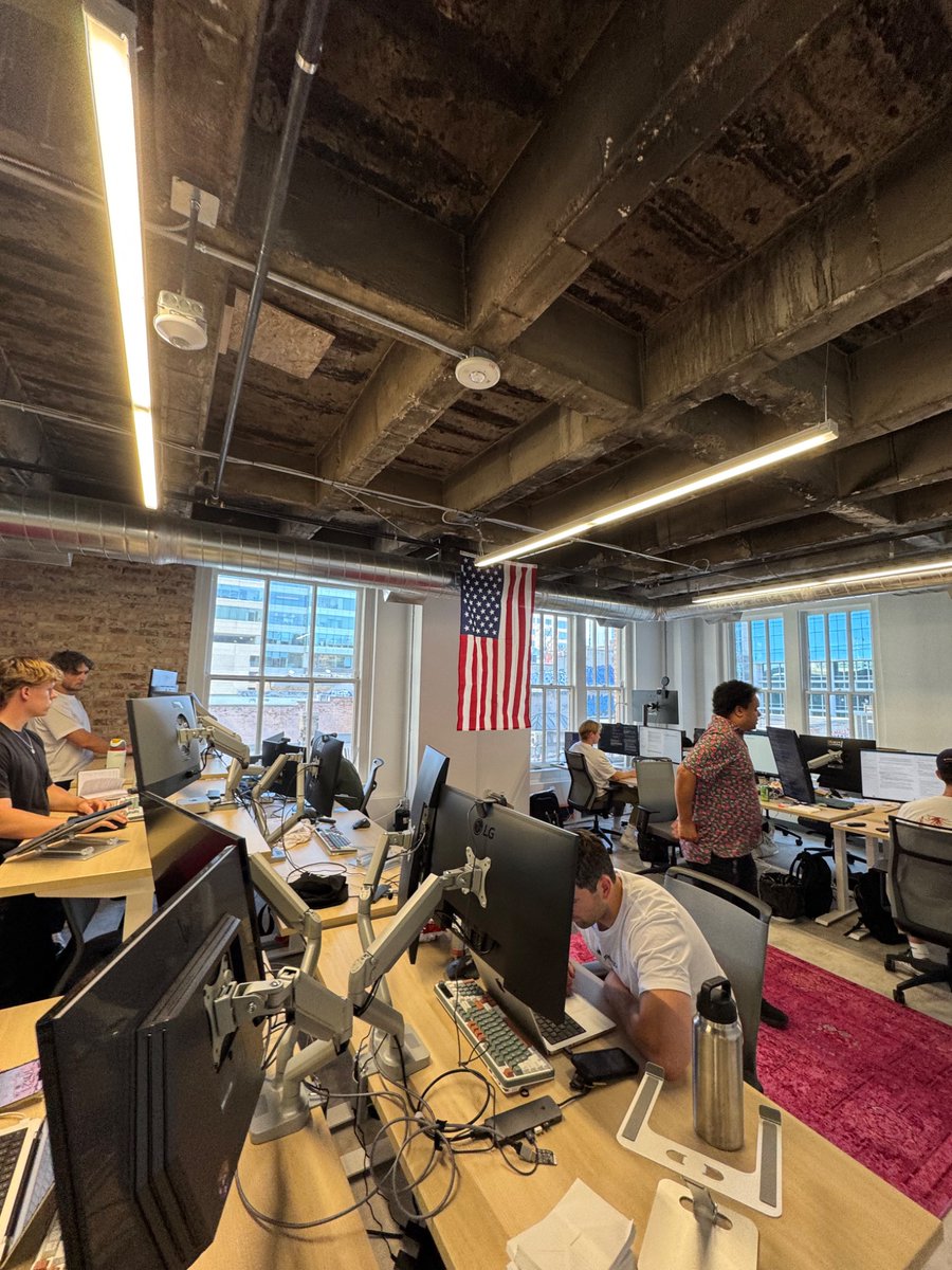MrRazzi17's tweet photo. office coming together.. big step up today with the 🇺🇸 https://t.co/J4SwsUJ2Ul