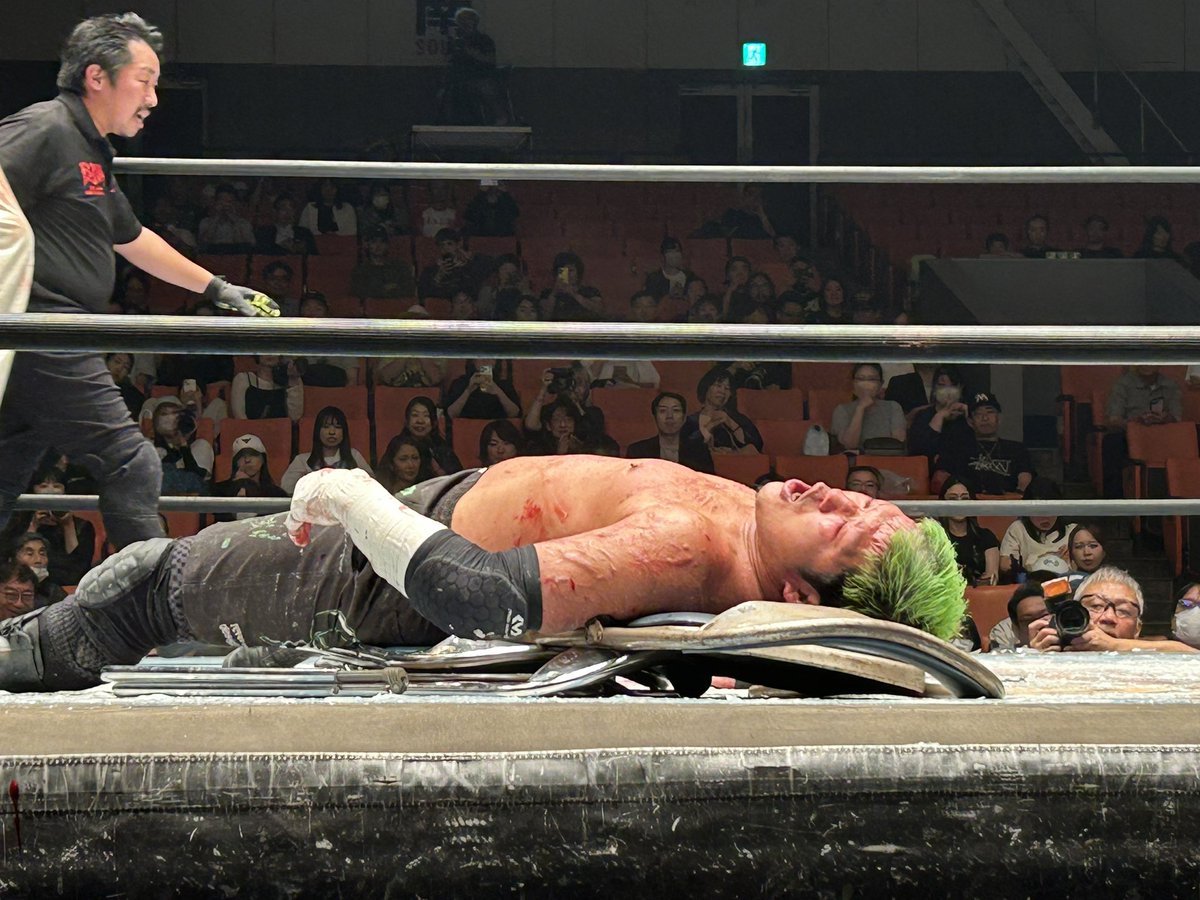 Z2fK2zOkaWERgI6's tweet photo. 大日本プロレス行ってきました‼️

竹田 誠志・櫻井匠 対 塚本拓海・高橋匡哉

デスマッチ最高でした‼️
蛍光灯100本‼️
大興奮の試合でした🩸🩸

 #bjw  #竹田誠志  #櫻井匠  #塚本拓海 #高橋匡哉  #デスマッチ https://t.co/uUmsATuxBH