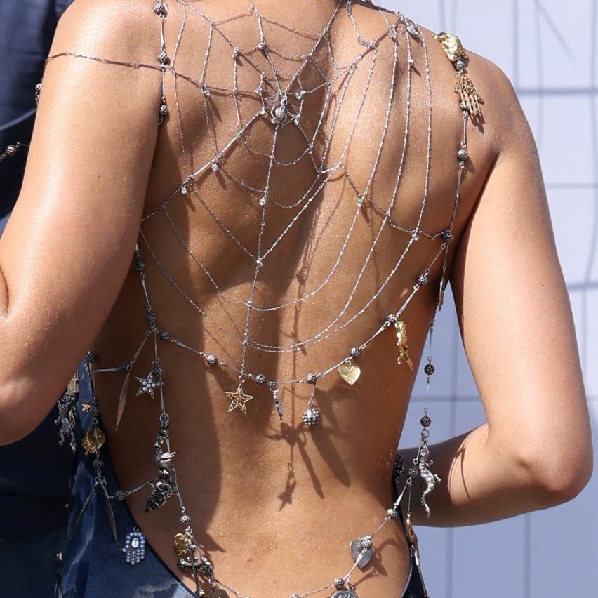 Marvelous9012's tweet photo. Zendaya always gonna wear a dress with an insanely stunning back design https://t.co/g0oFrVsAbl