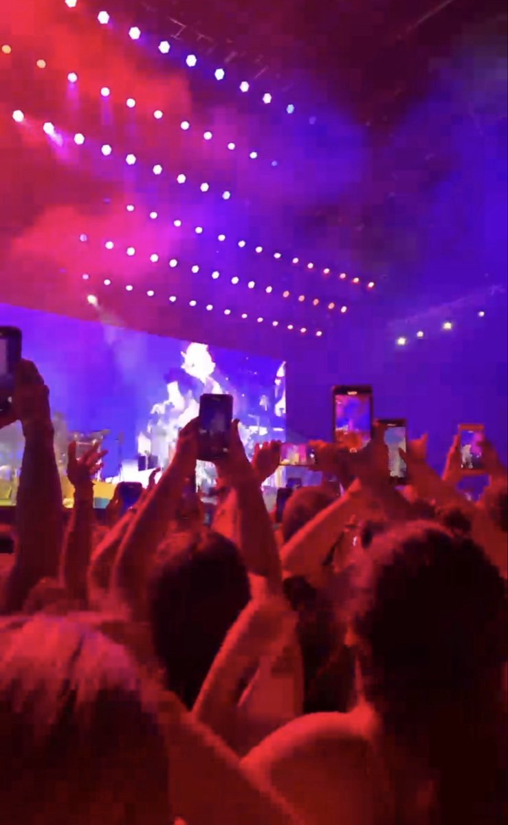 samrennhack's tweet photo. #togethertogethertour #kissco #KATTDO https://t.co/zaQ9O3CSn6