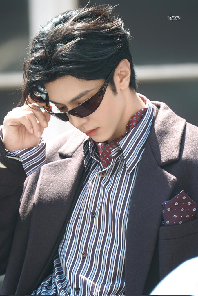ntn2910's tweet photo. @YSL https://t.co/8ogMAB1A0O