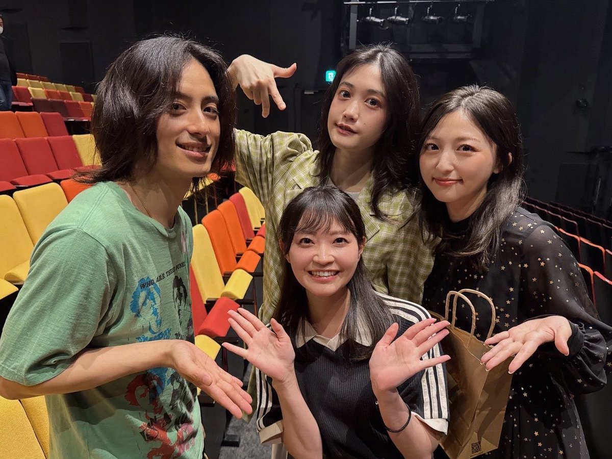 haruki_iwata's tweet photo. 「時光代理人-LINK CLICK- Game of Rules」THE MUSICAL

観劇しました👀
皆さんのお歌や身体表現がとても素敵で
面白かったかっこよかった！

もえぴリンがお姉ちゃんで皆の癒しで
はるちゃんエマに終始感情移入して
武子くんトキが最高の主人公でした

千秋楽まで応援しております💪

#舞台時光代理人 https://t.co/jXpiZohJ8r