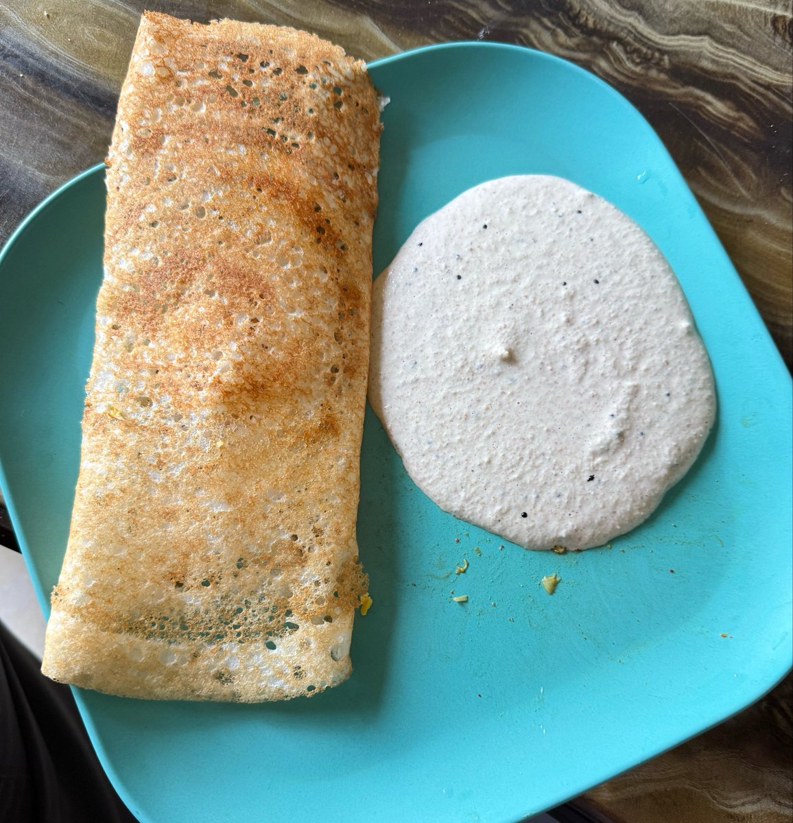 i_drck014's tweet photo. Breakfast done right. 🍽️

🥞 1 plain dosa (minimal oil)
🥚 2 boiled eggs
🥗 1 bowl of mixed vegetables
🥒 1 small cucumber
🥜 Small bowl of peanut chutney

Approx. Nutrition:

🔥 Calories: ~620 kcal
💪 Protein: ~27 g
🍚 Carbs: ~48 g
🥜 Fat: ~30 g
🌾 Fiber: ~9 g

A balanced breakfast built around the 1/3 rule:
🥗 1/3 vegetables for fiber, vitamins, minerals & antioxidants
🥚 1/3 protein for muscle health and satiety
🥞 1/3 carbohydrates for sustained energy

The cucumber adds hydration, fiber, potassium, and vitamin K, making the meal even more filling without adding many calories.

A nutritious breakfast doesn’t have to be complicated—just balanced.

#HealthyBreakfast #Nutrition #HighProtein #BalancedDiet #EatSmart #LifestyleMedicine #PreventiveHealth #HealthyEating #Fitness #WholeFoods