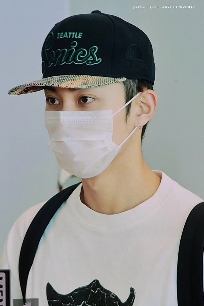 Bbitrul's tweet photo. ICN ✈️ 260627
safe flight 🫳🏻
#률 #RYUL #롱샷 #LNGSHOT https://t.co/z5Yn9S0XwL