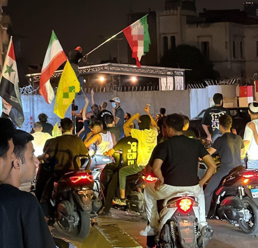 N0_hizbollah's tweet photo. كم أنت حقير يا قطيع #حزب_الله 

تركتم العلم الإسرائيلي مرفوعاً في ارضكم المحتلة جنوب الليطاني
وأتيتم إلى #بيروت لترفعوا علم إيران. https://t.co/EzK9ZmkQ6b